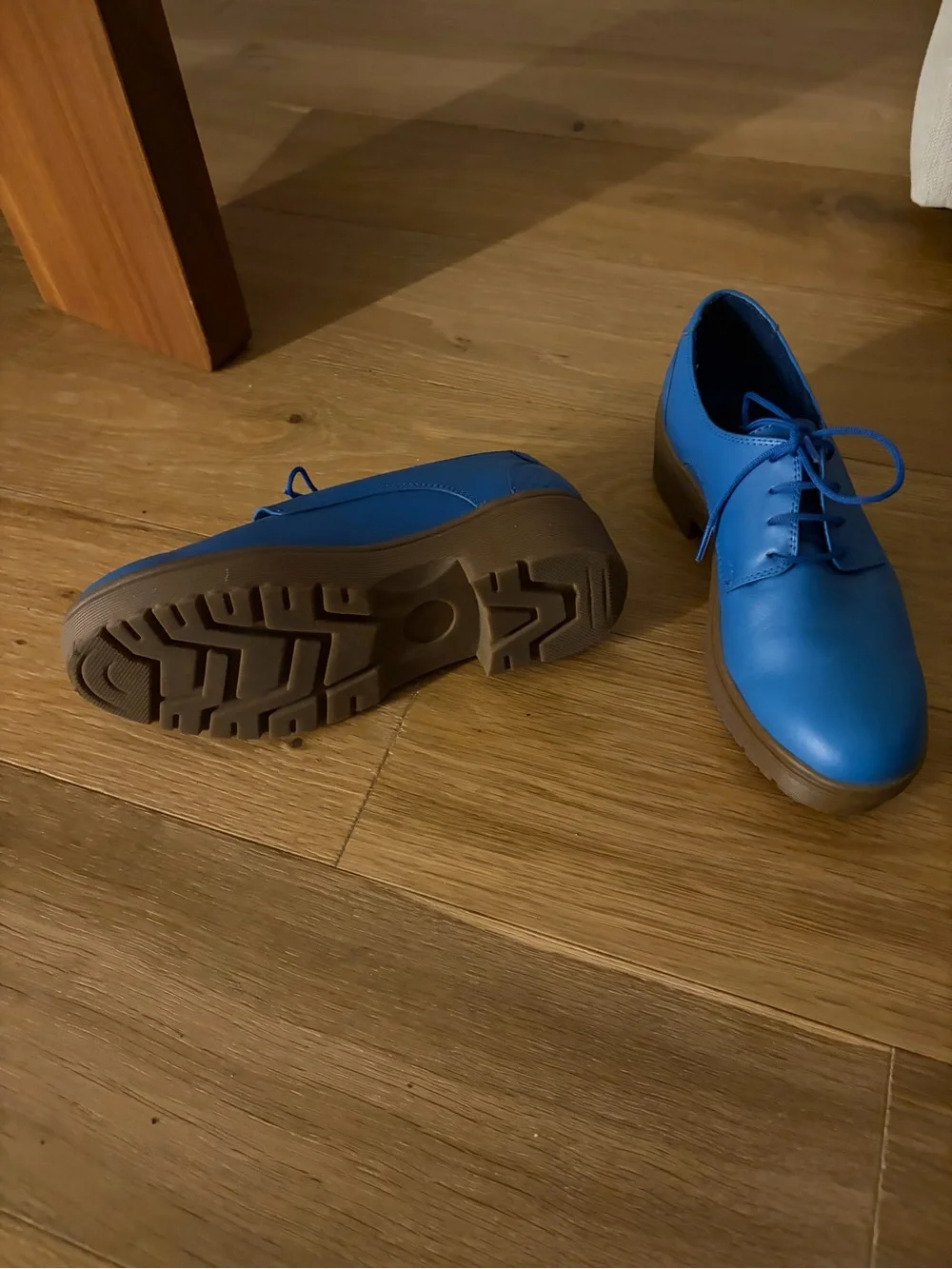 Women's Classic Leather Lace-Up Flats in Sky Blue